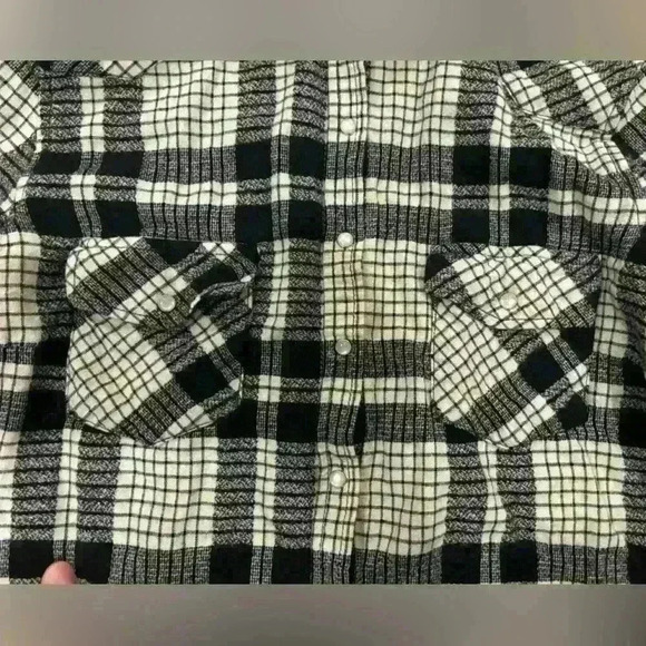 Love Stitch Long Sleeve Plaid Black & Cream Colored Button Up Size Small - Picture 4 of 9